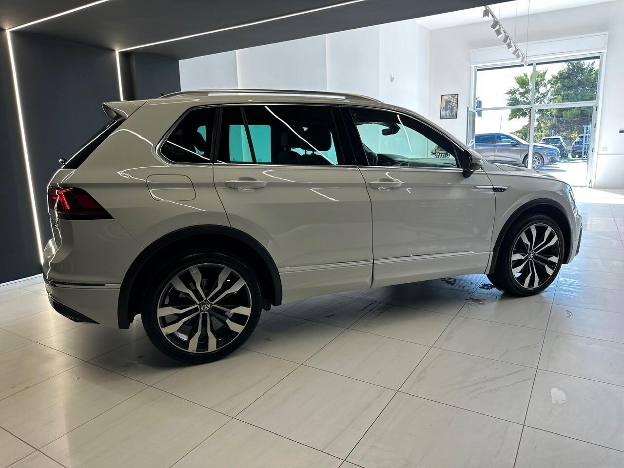 Volkswagen Tiguan 2.0 240CV DSG 4MOTION R-Line 2017