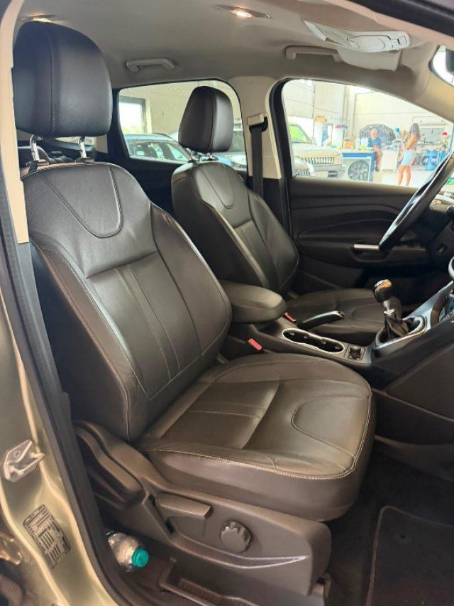FORD Kuga 2.0 TDCI 140 CV 4WD Titanium