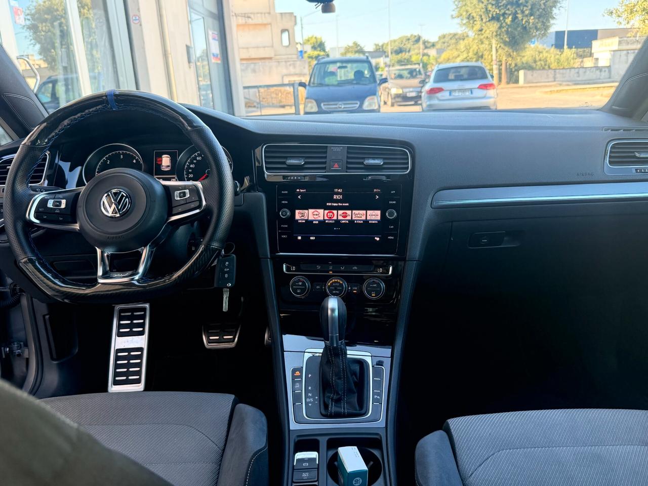 Volkswagen Golf 5p 1.6 tdi Highline 110cv dsg. R-LINE ,APPLE CARPLAY,ANDROID AUTO,BLUETOOTH,NAVI,FARI LED