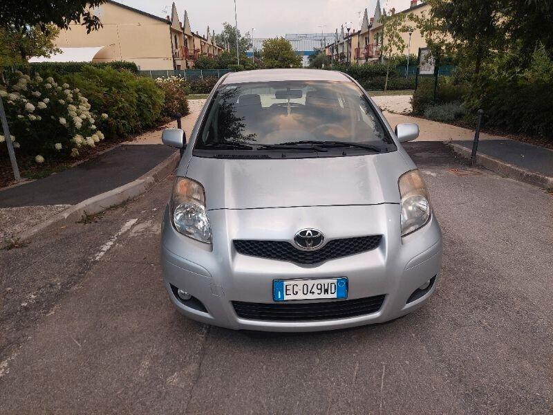 Toyota Yaris 1.0 5P euro5 gomme frizione nuove ok areaB/C