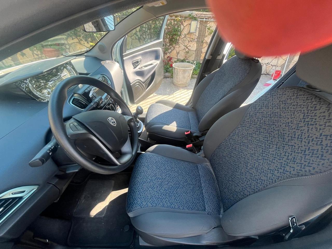 Lancia Ypsilon 1.0 FireFly 5 porte S&S Hybrid Platino