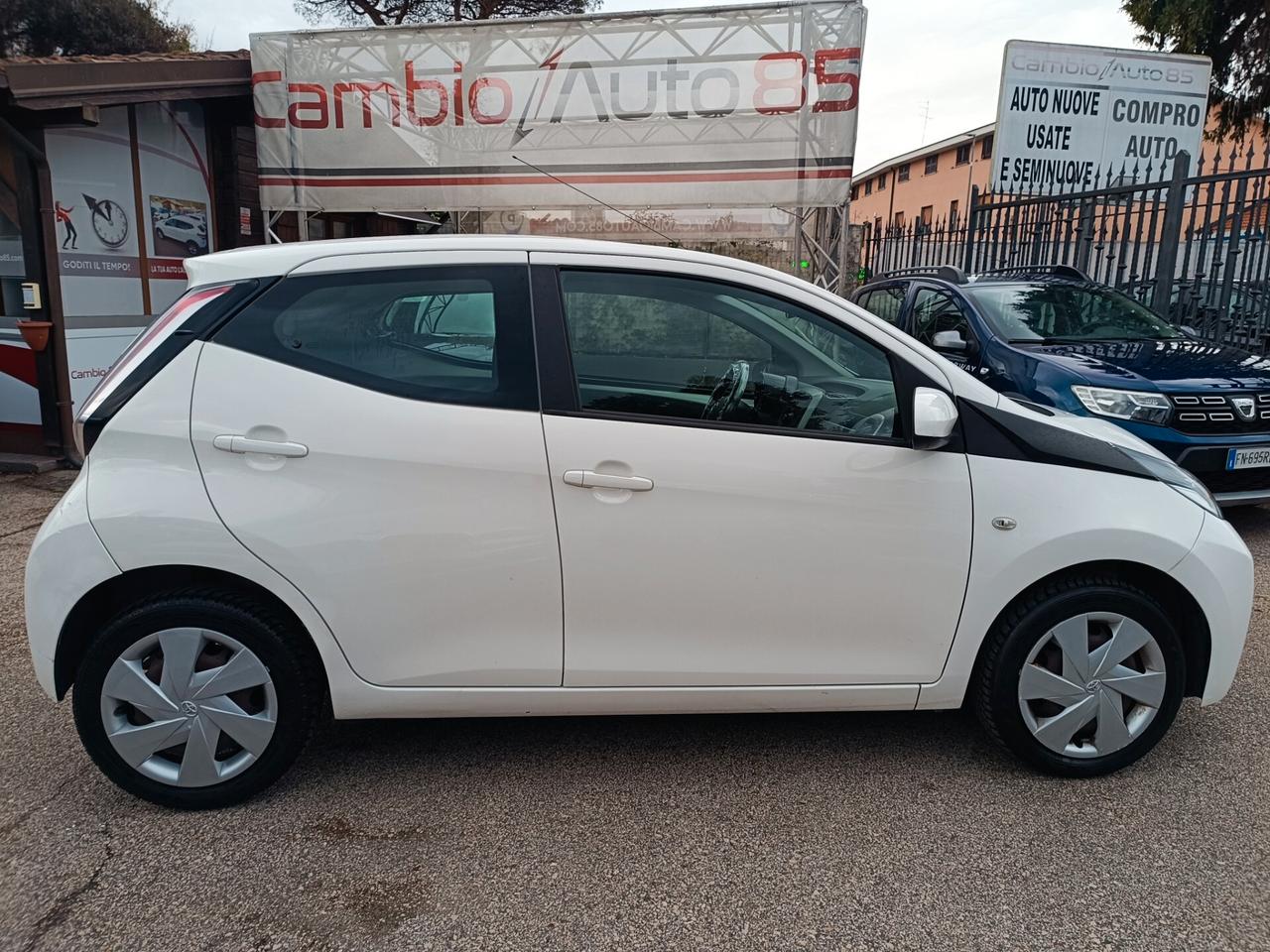 Toyota Aygo 1.0 VVT-i 69 CV 5 porte x-cool