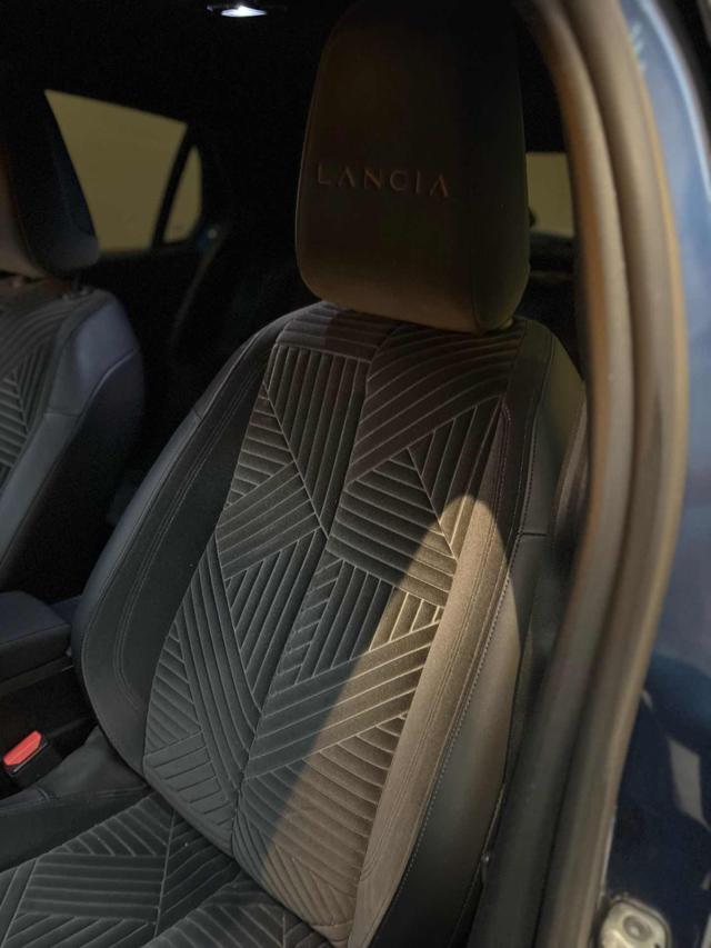 LANCIA Ypsilon Hybrid e-DCT Edizione Cassina