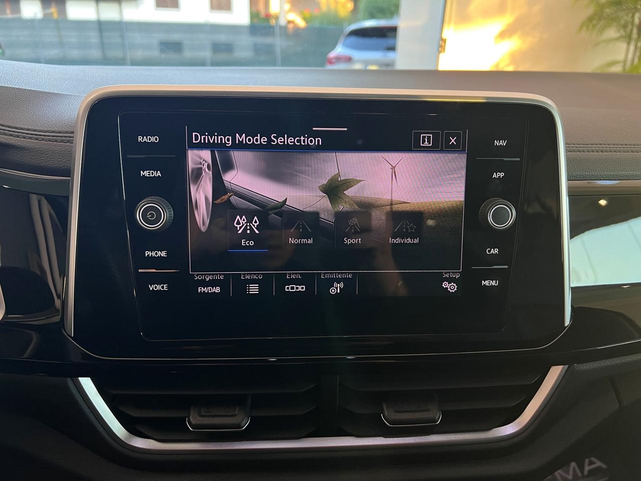VOLKSWAGEN T-Roc 2022 1.5 tsi R-Line dsg - PARI AL NUOVO!