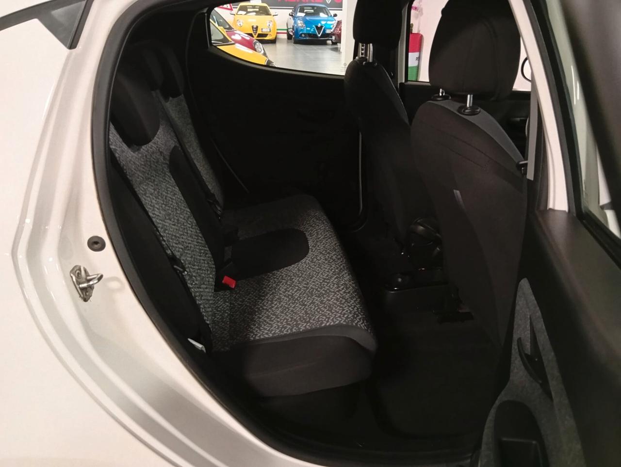 Lancia Ypsilon 1.0 FireFly 5 porte S&S Hybrid Ecochic Silver