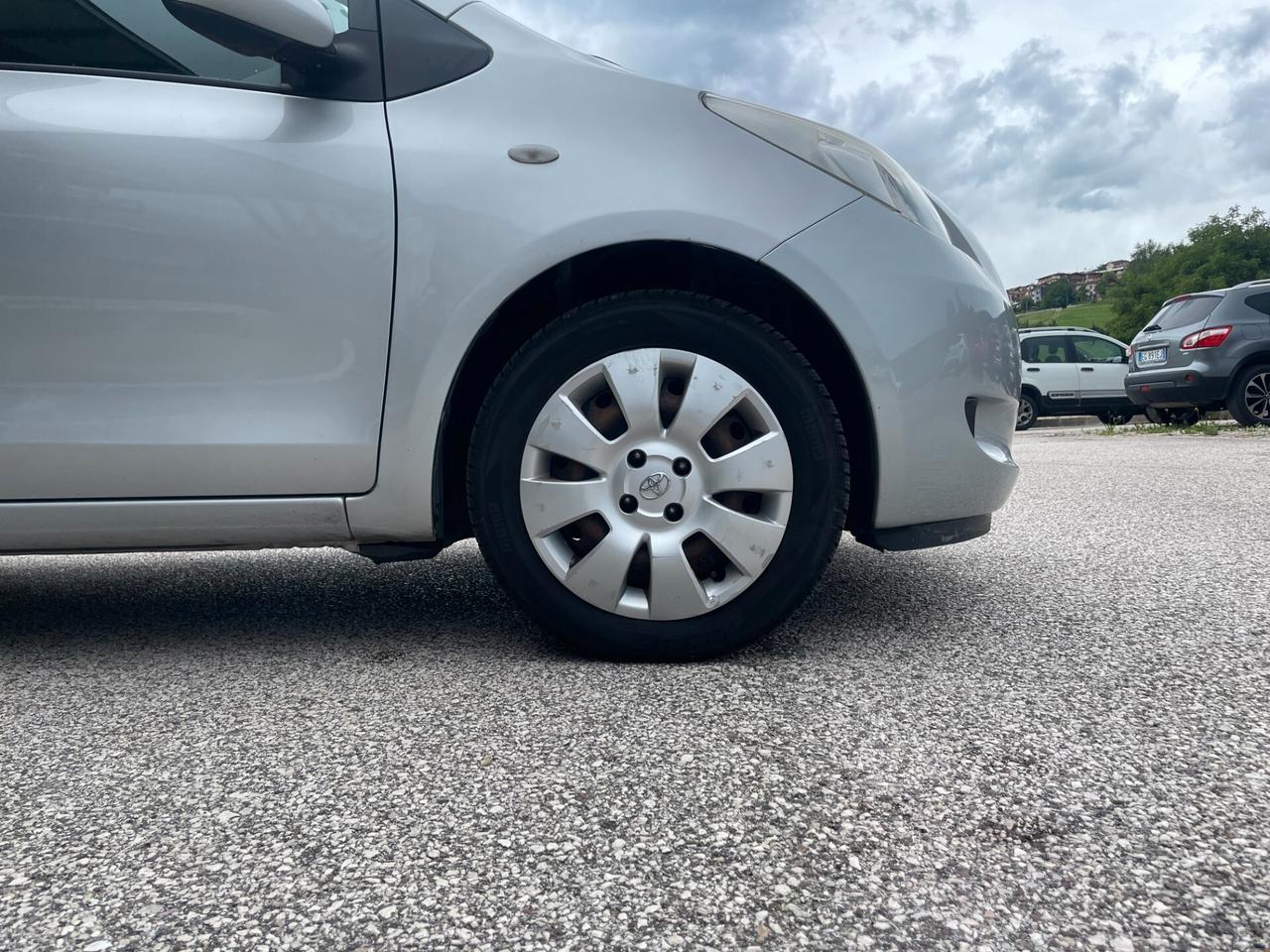 Toyota Yaris 1.3 5 porte SOL