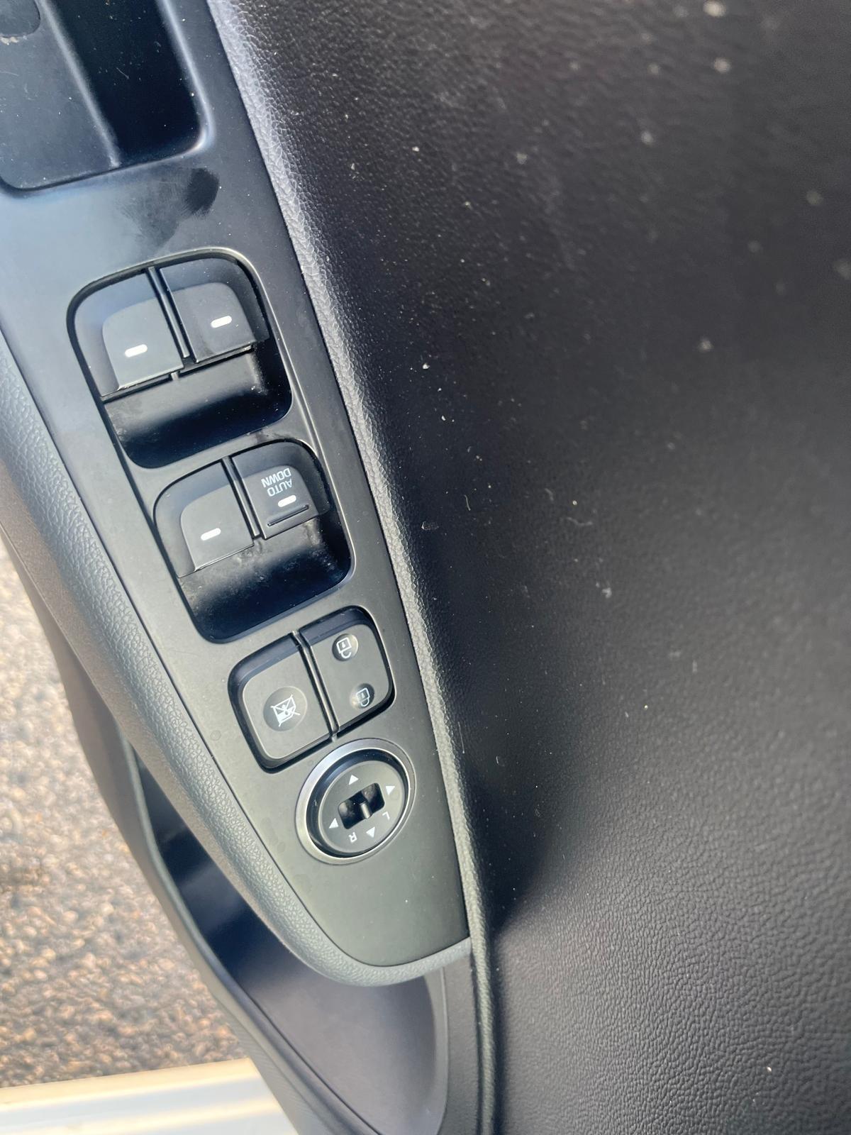 Hyundai i10-1.0 benz/cv 65- full -2018