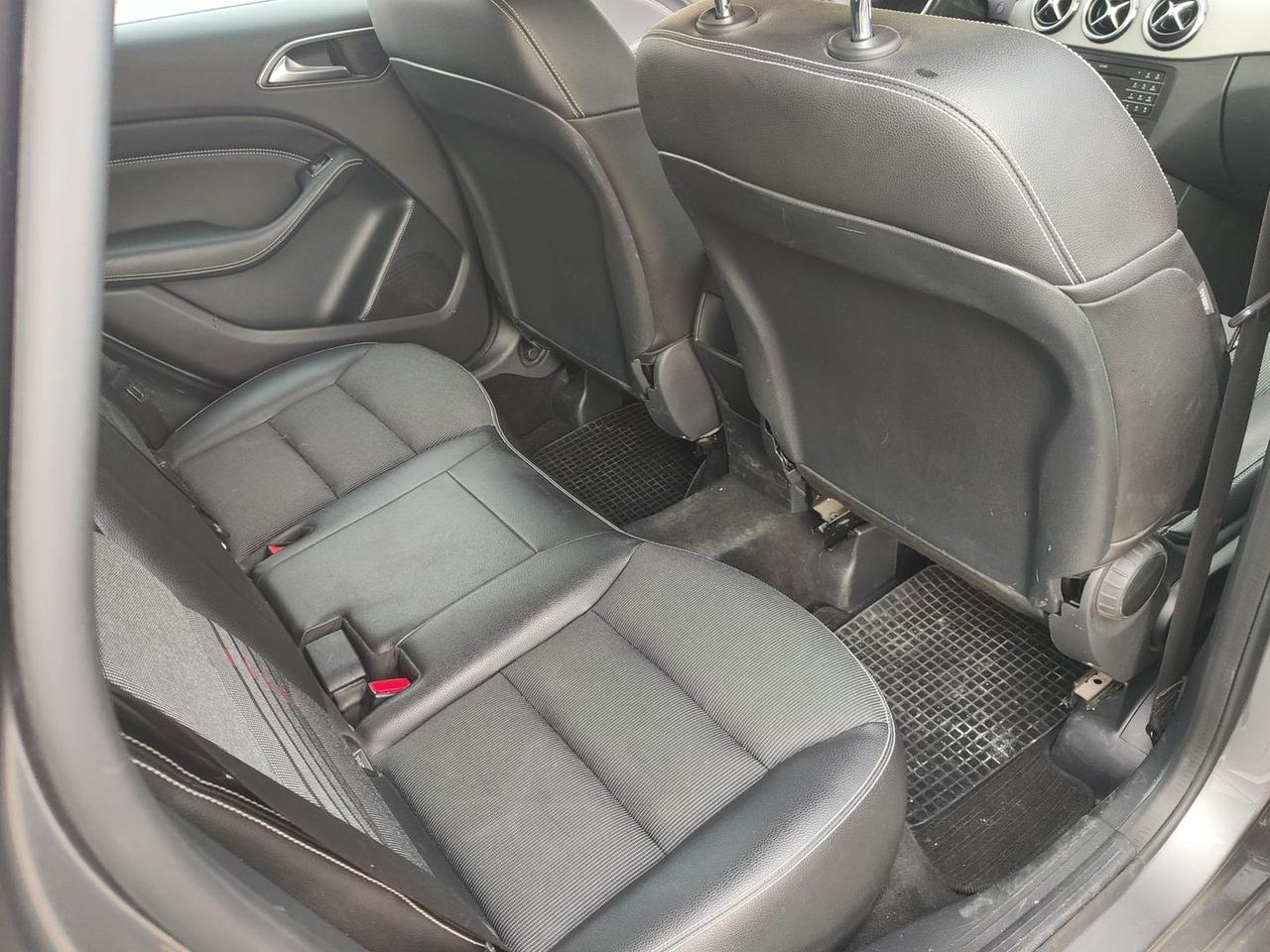 Mercedes-Benz B 180 Premium #8628