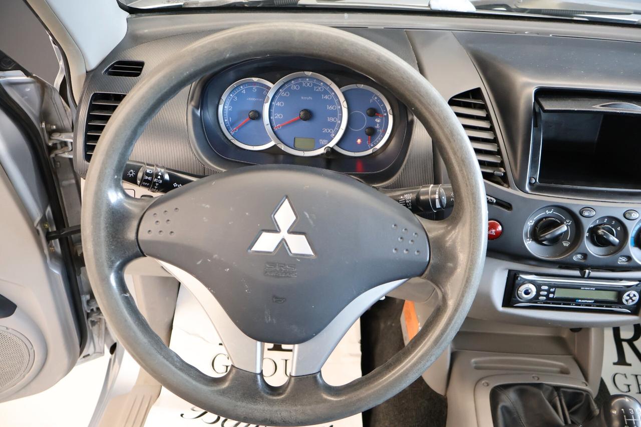 Mitsubishi L200 2.5d136CV DoubleCab iva esposta 4W