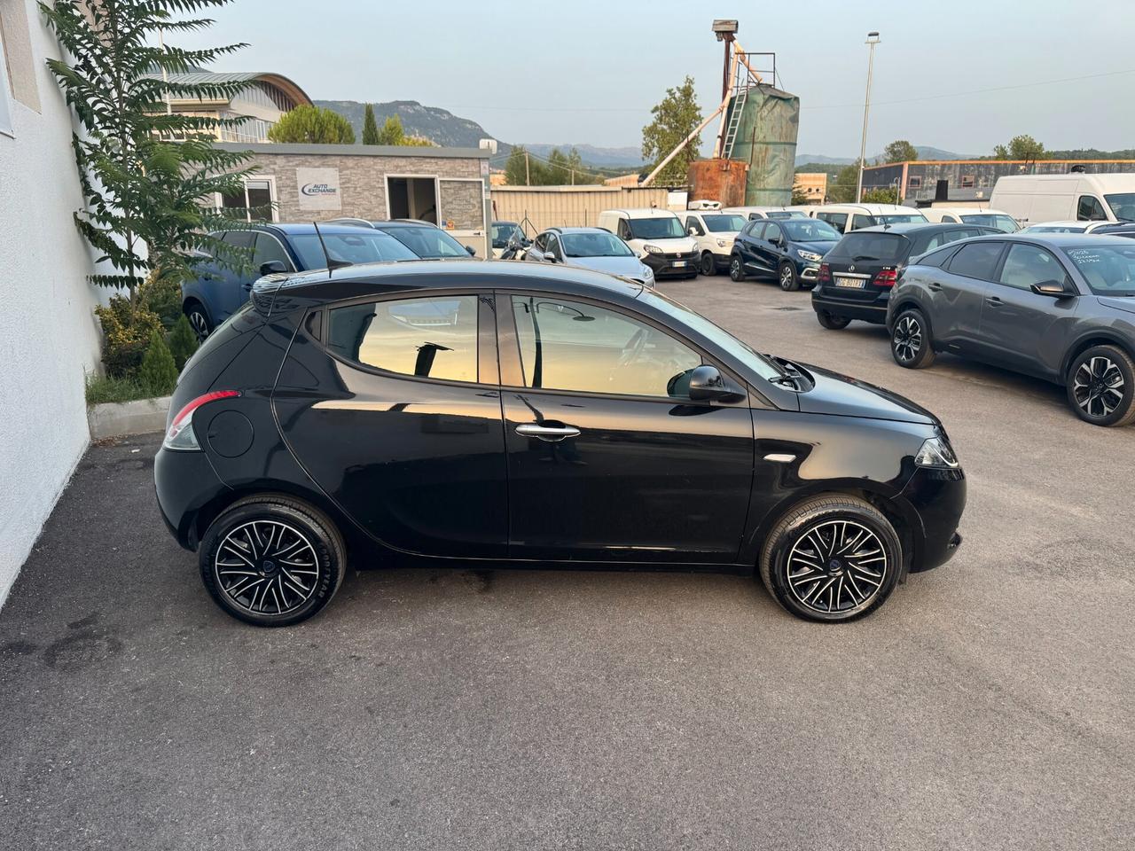 Lancia Ypsilon 1.0 FireFly 5 porte S&S Hybrid Gold