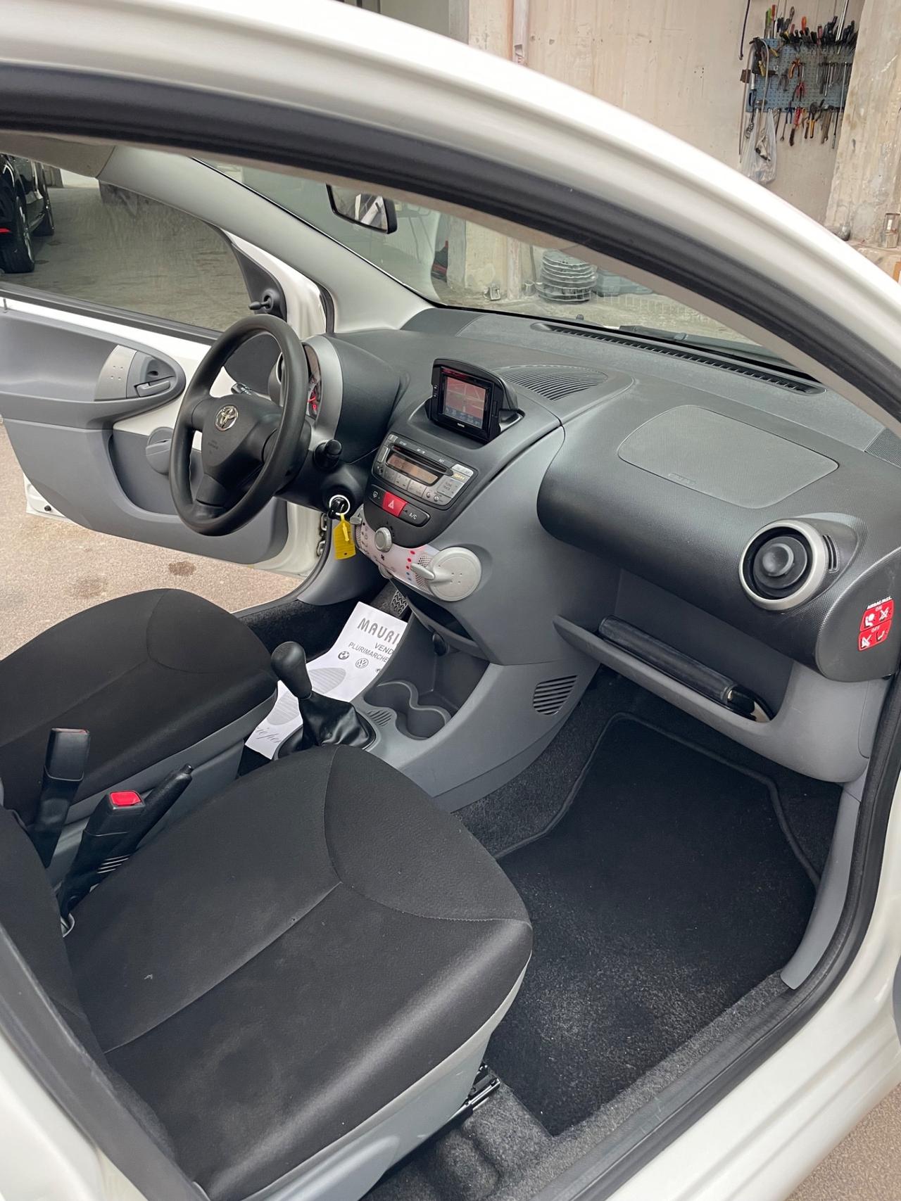 Toyota Aygo 1.0 12V VVT-i 5 porte Sol Connect navigatore