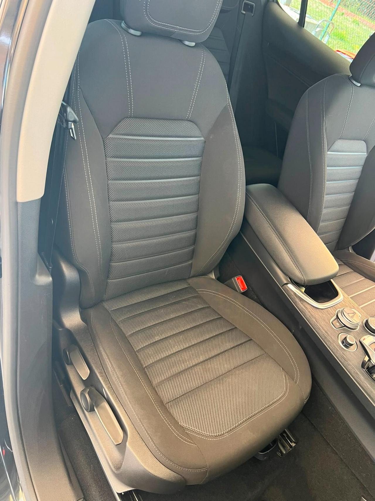 Alfa Romeo Stelvio 2.2 Turbodiesel 190 CV AT8 RWD Business