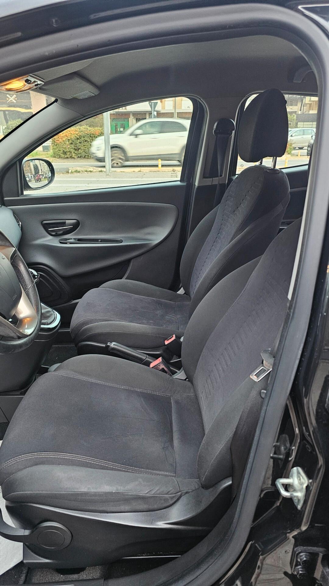 Lancia Ypsilon 0.9 TwinAir 85 CV 5 porte Metano Ecochic Gold