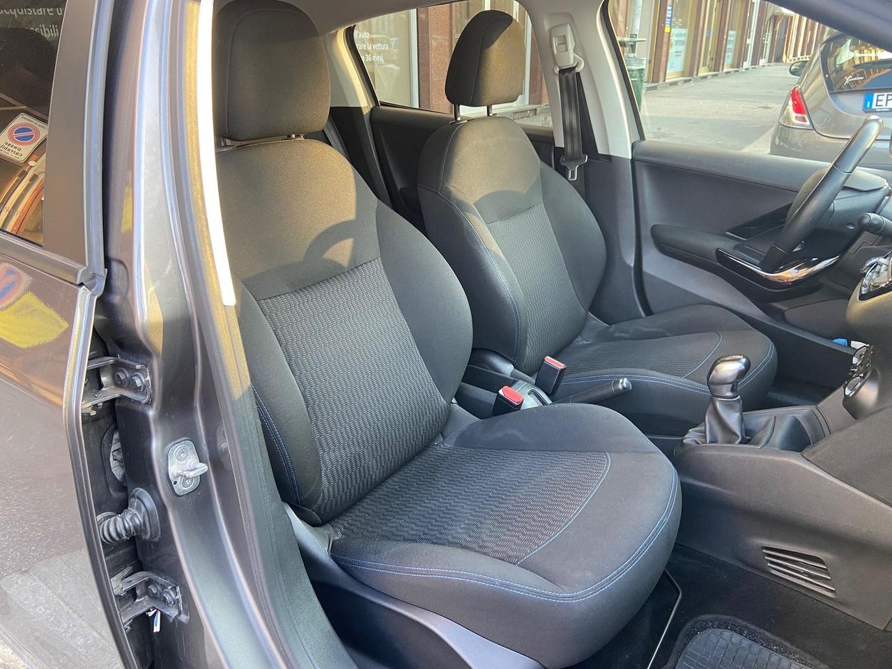 Peugeot 208 Signature 1.2 PureTech #9979