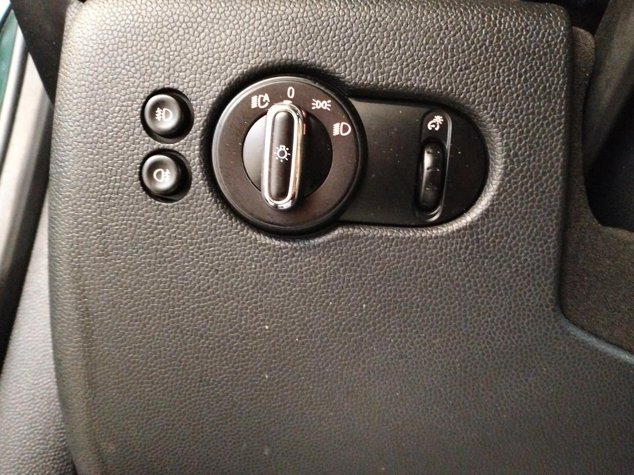 Mini Cooper D 1.5 5p auto - TETTO APRIBILE - NEOPATENTATI