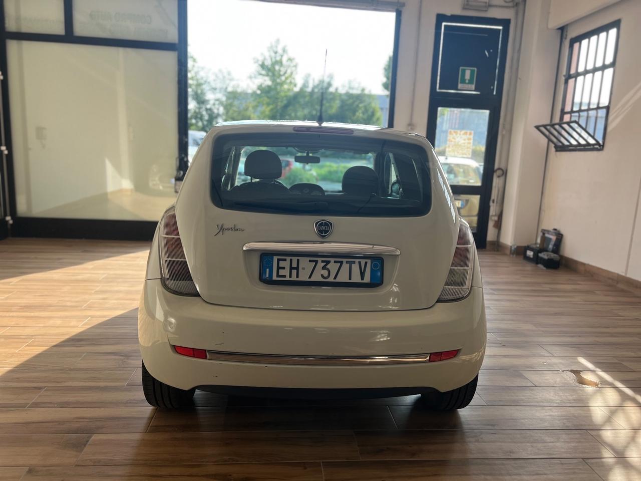 Lancia Ypsilon 1.3 MJT 75 CV Unyca