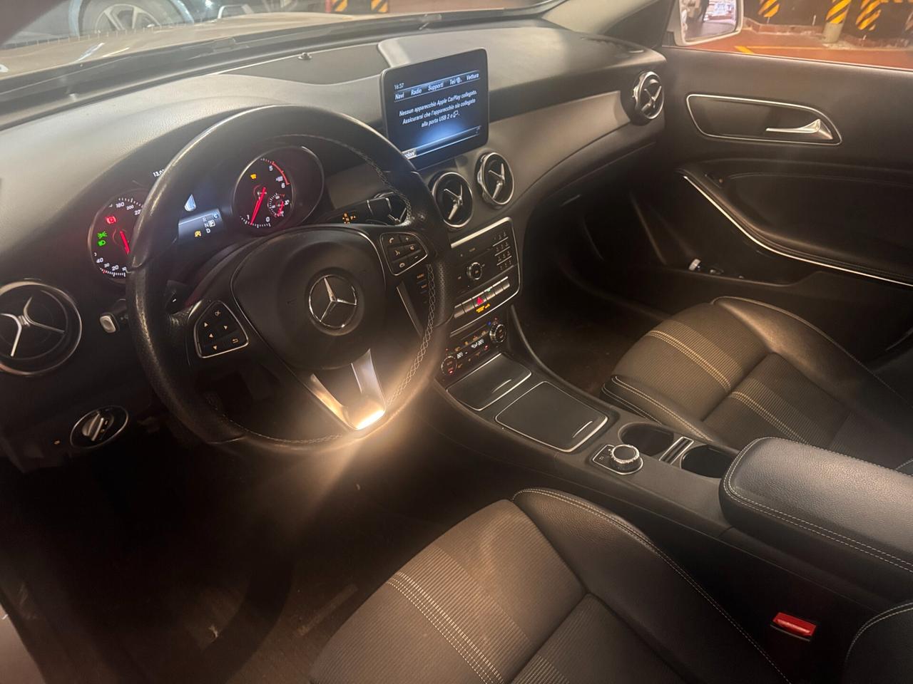 Mercedes-Benz GLA 180 180 d Sport auto UNICO PROPRIETARIO