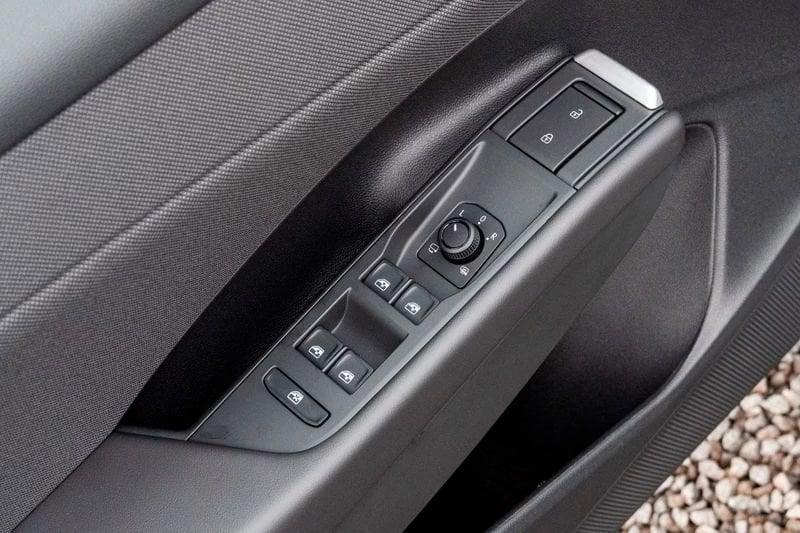 Volkswagen T-Roc 1.5 eTSI Life DSG NAVI LED CAMERA 2026