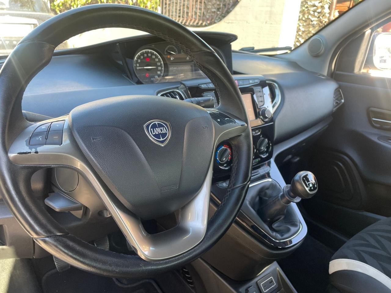 Lancia Ypsilon 1.2 69 CV 5 porte Gold