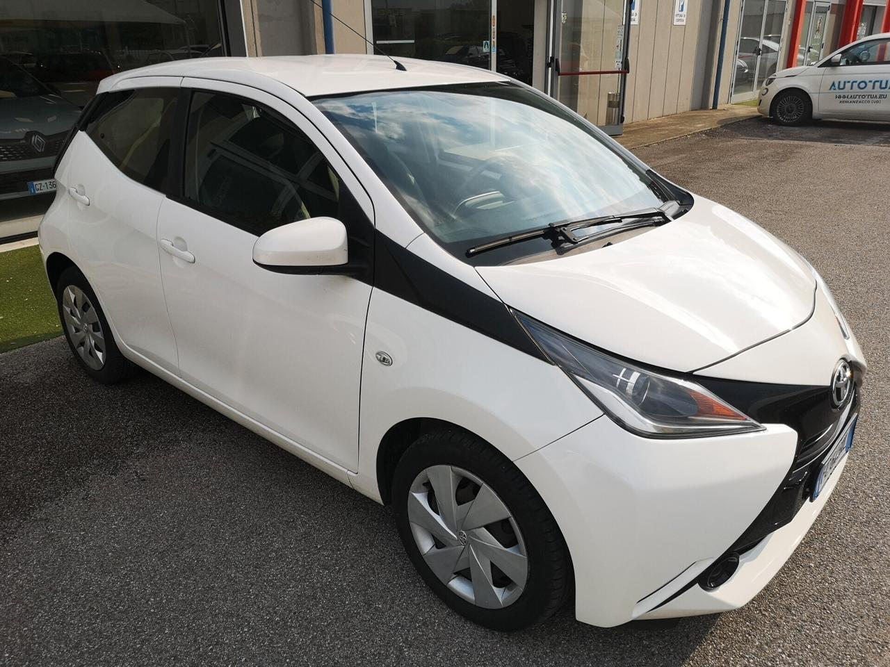 Toyota Aygo 1.0 VVT-i 69 CV 5 porte x-play MMT
