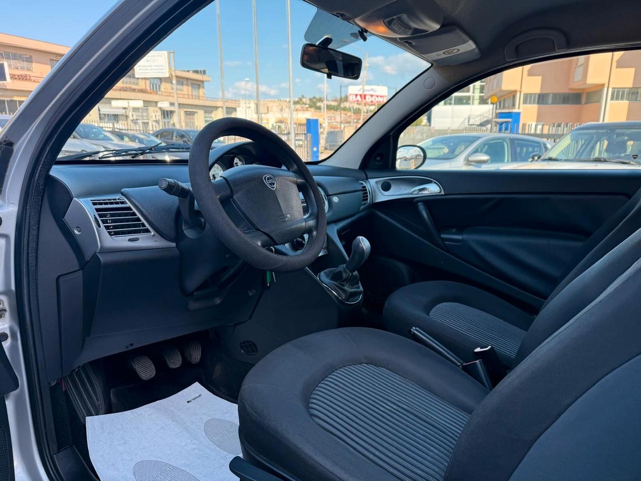 Lancia Ypsilon 1.3 MJT 75 CV Argento