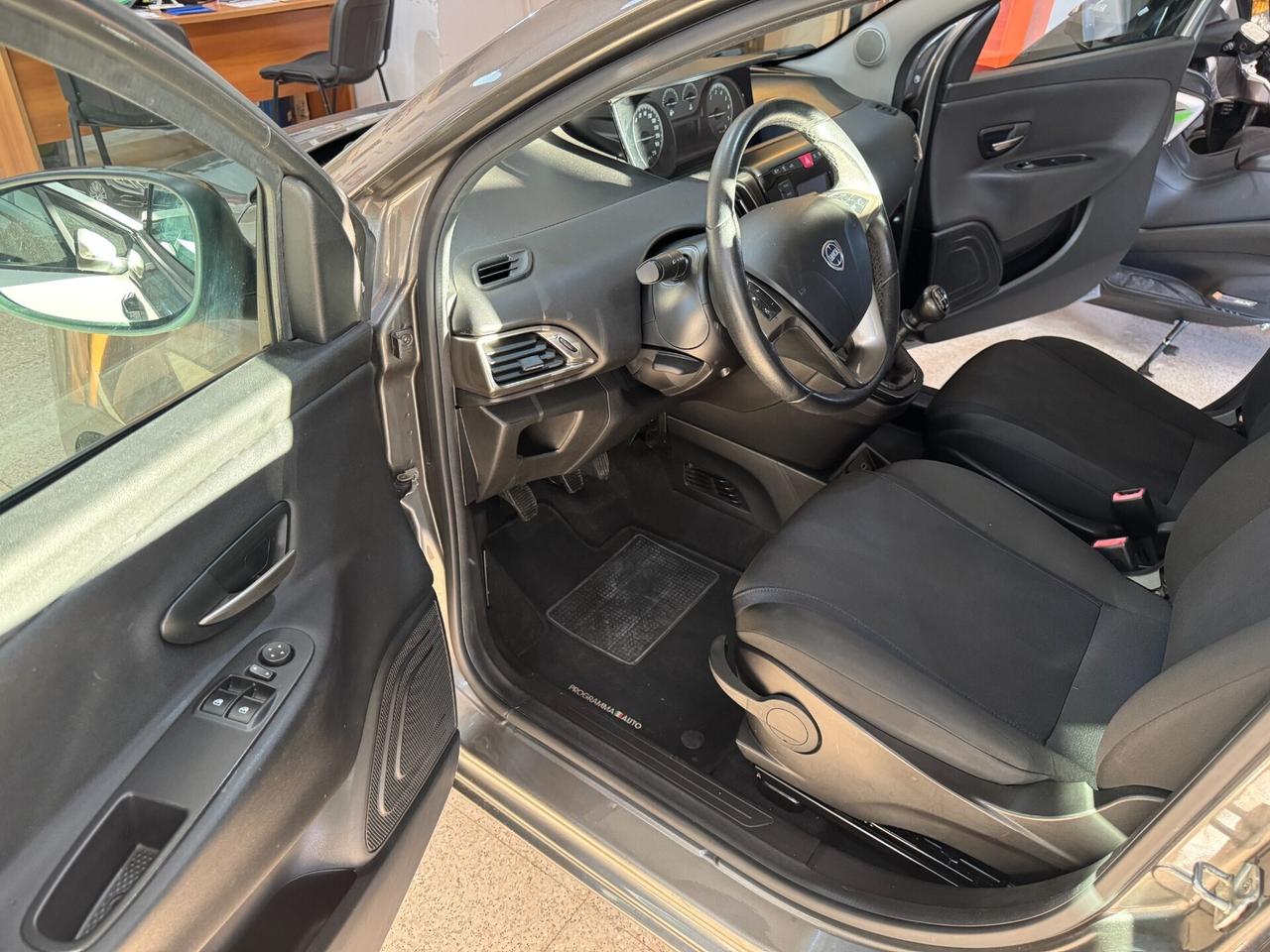 Lancia NEW Ypsilon 1.2 69 CV 5 porte Gold