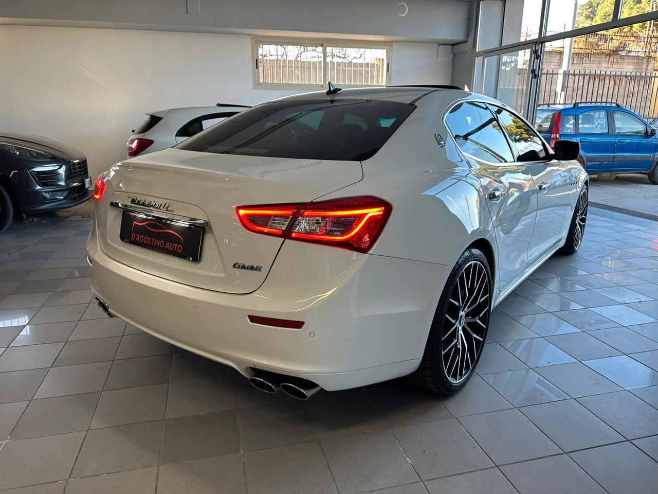 NOLEGGIO Maserati Ghibli V6 3.0 Diesel 275 CV INTERNI CARTIER TETTO APRIBILE