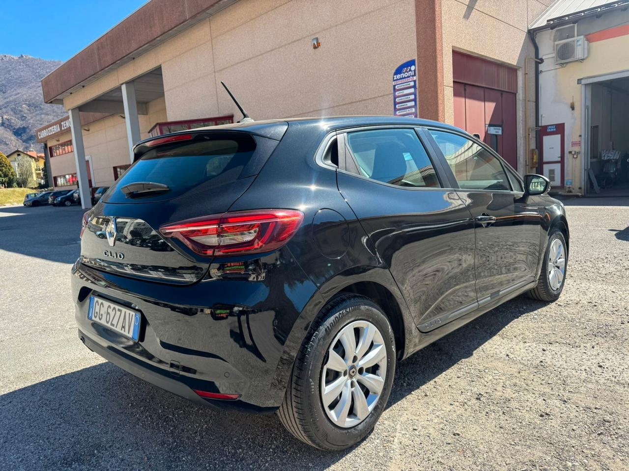 renault clio adatta a neop. garantita