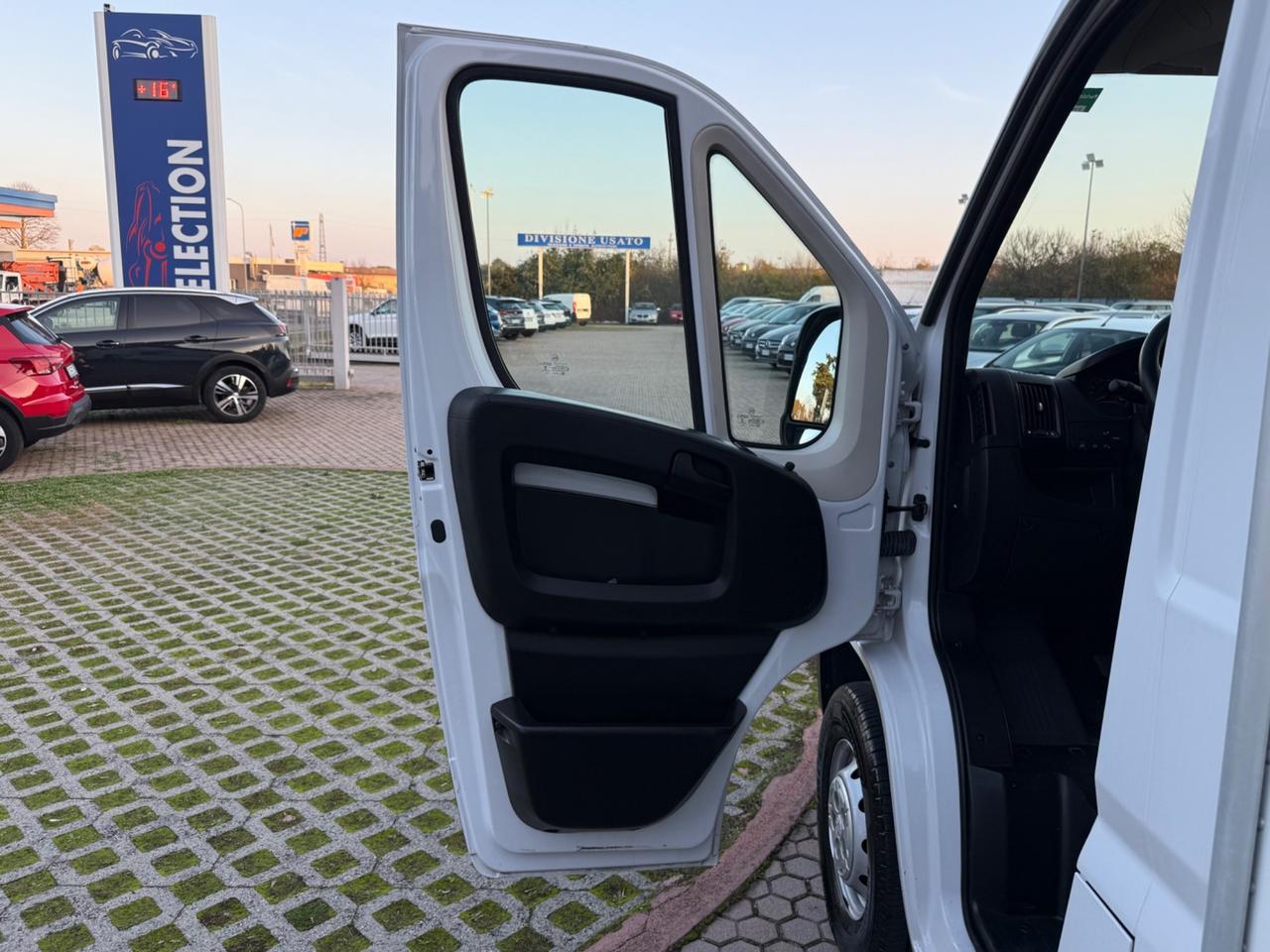 Peugeot Boxer 335 2.2 BlueHDi 140 S&S PC Cabinato