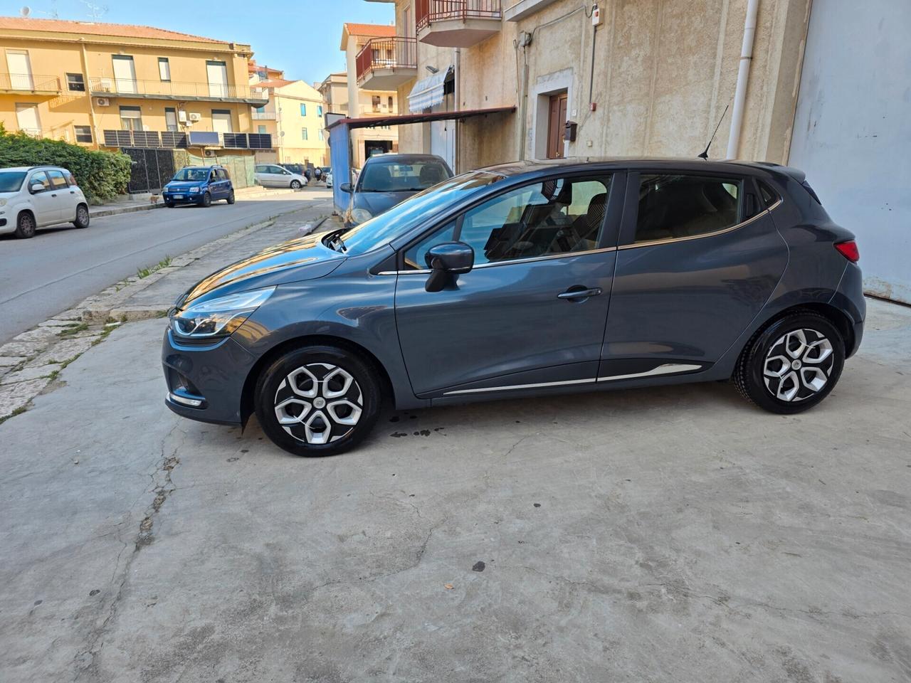 Renault Clio dCi 8V 75 CV 5 porte Duel