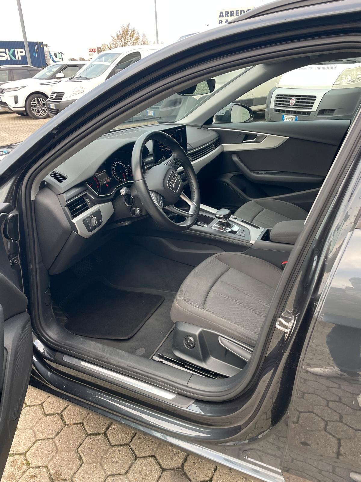 Audi A4 BUSINESS ADVANCE 2.0 136CV S-TRONIC