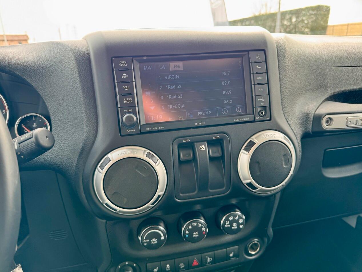 Jeep Wrangler Wrangler 2.8 crd Sahara auto