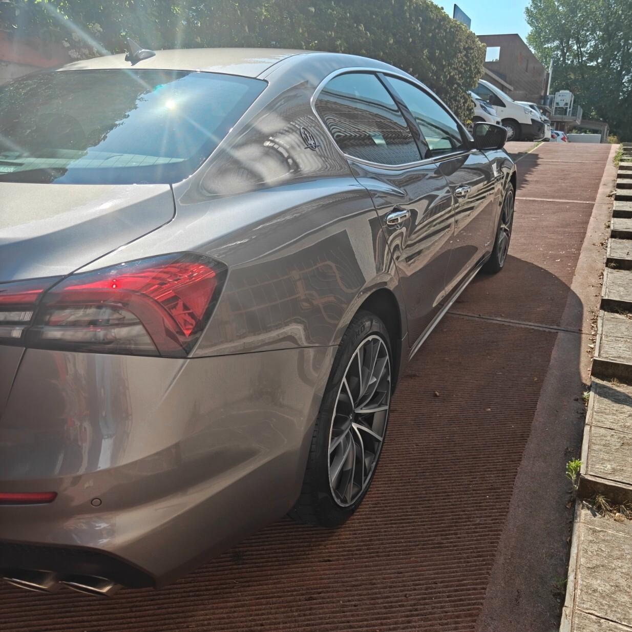 Maserati Ghibli L4 330 CV MHEV Gransport