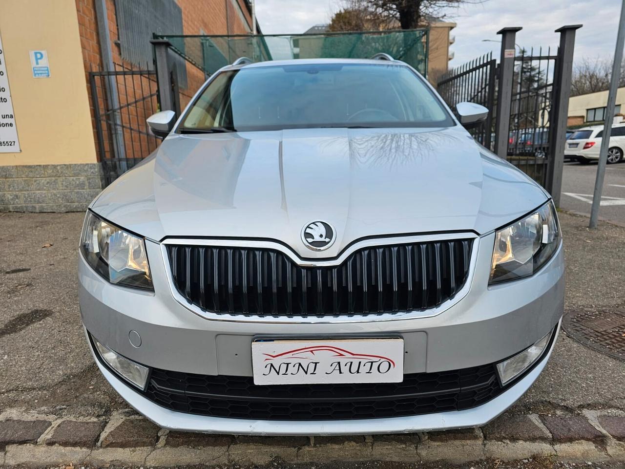 Skoda Octavia 1.6 TDI 105cv DSG Executive*Navi*Euro5*