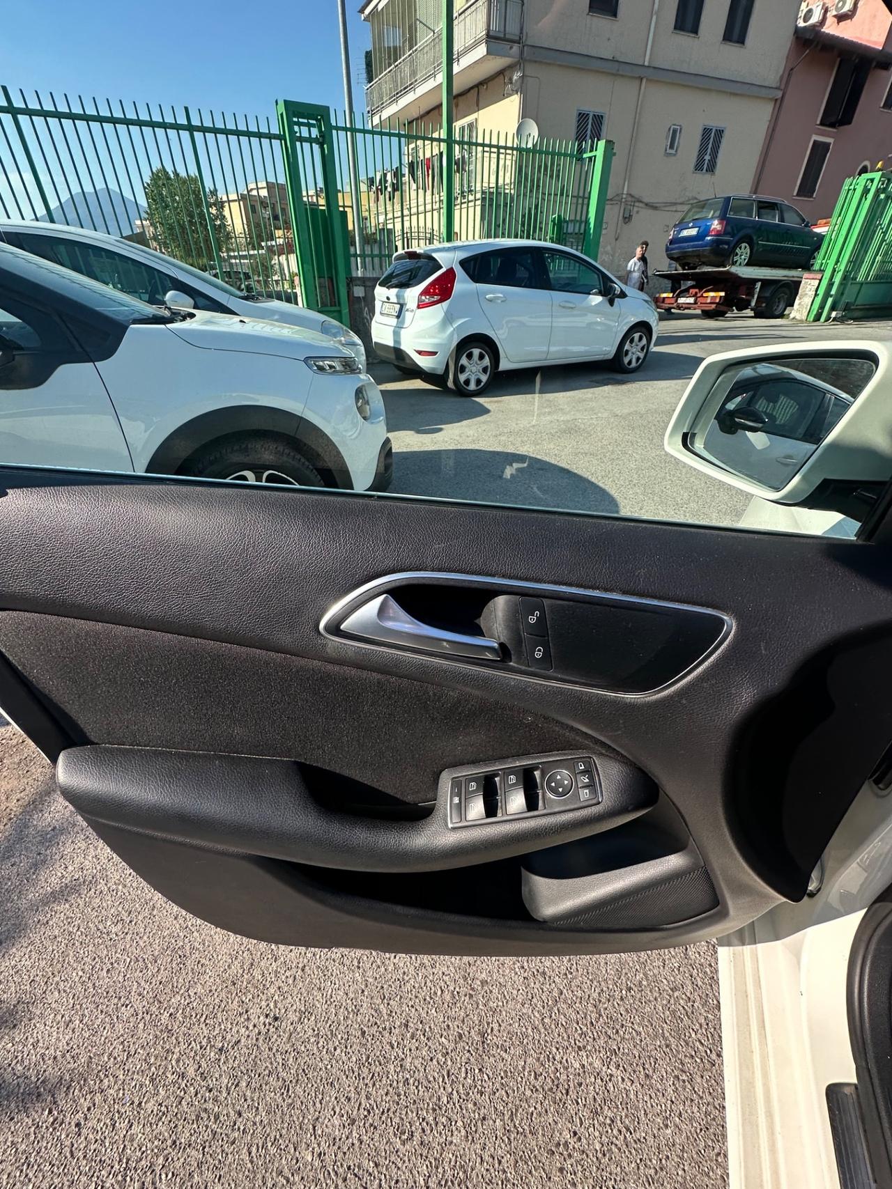 Mercedes-benz B 180 BlueEFFICIENCY Premium