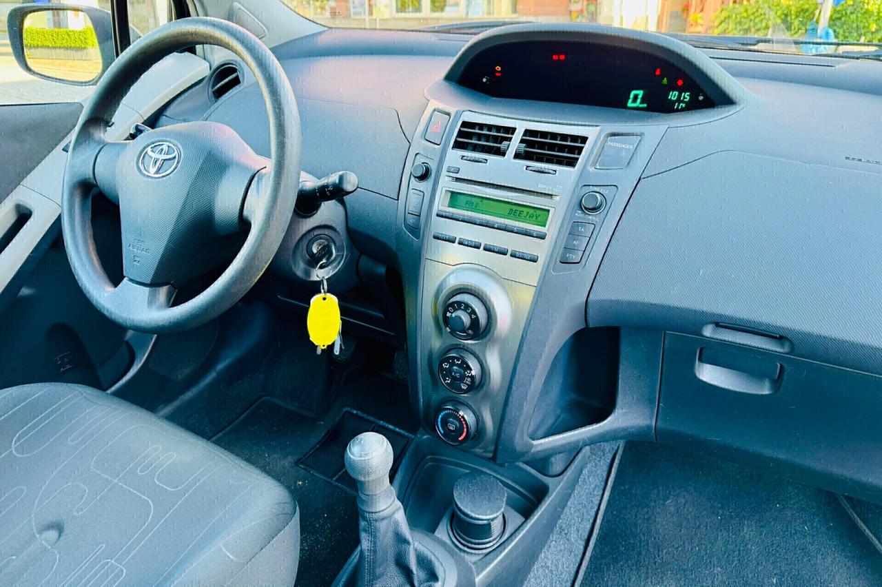 Toyota Yaris 1.0 5 porte