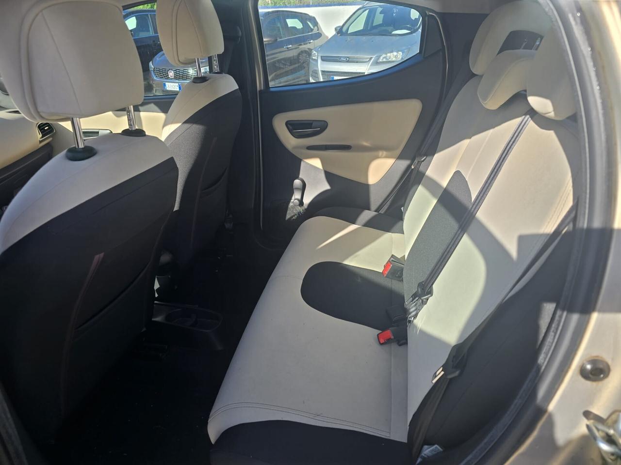 Lancia Ypsilon 1.2 69 CV 5 porte S&S Platinum