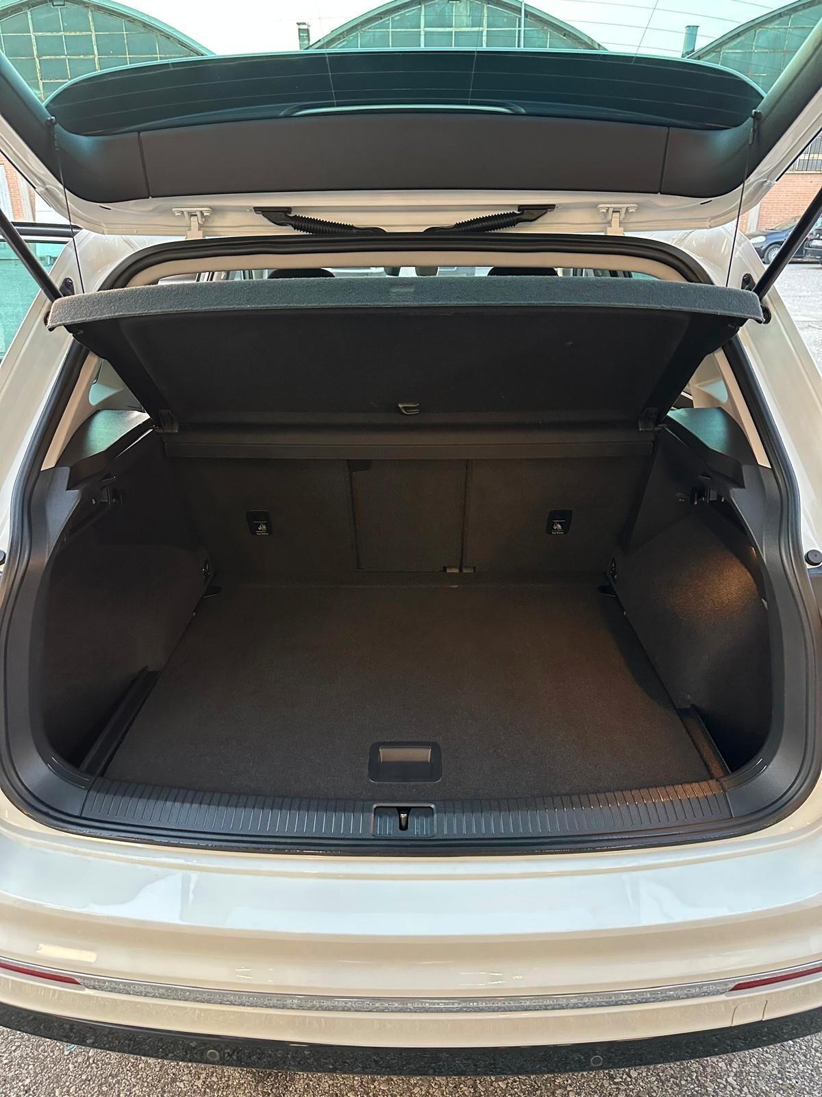 Volkswagen Tiguan 2.0 TDI DSG R-LINE