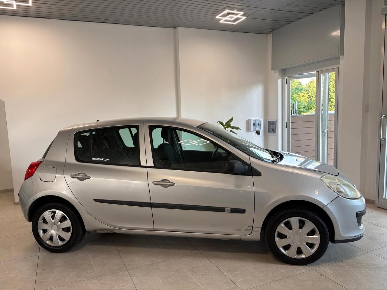 Renault Clio Storia 1.2 16V 5 porte Dynamique