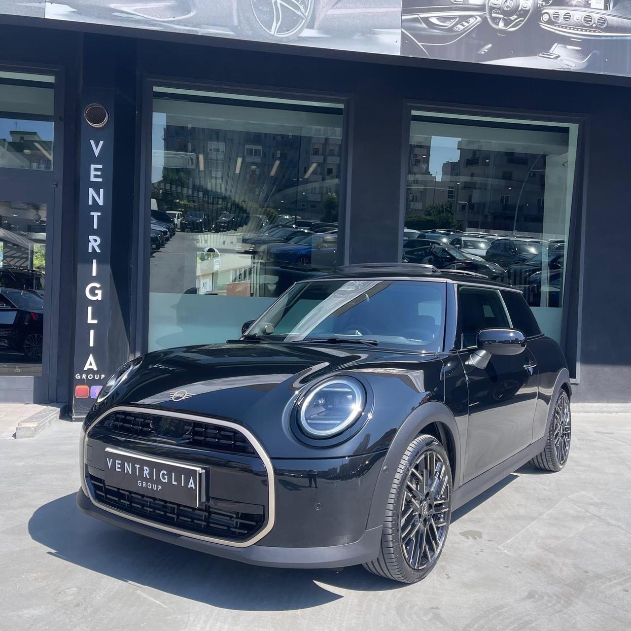 Mini Cooper C Favoured KM ZERO 06/2026