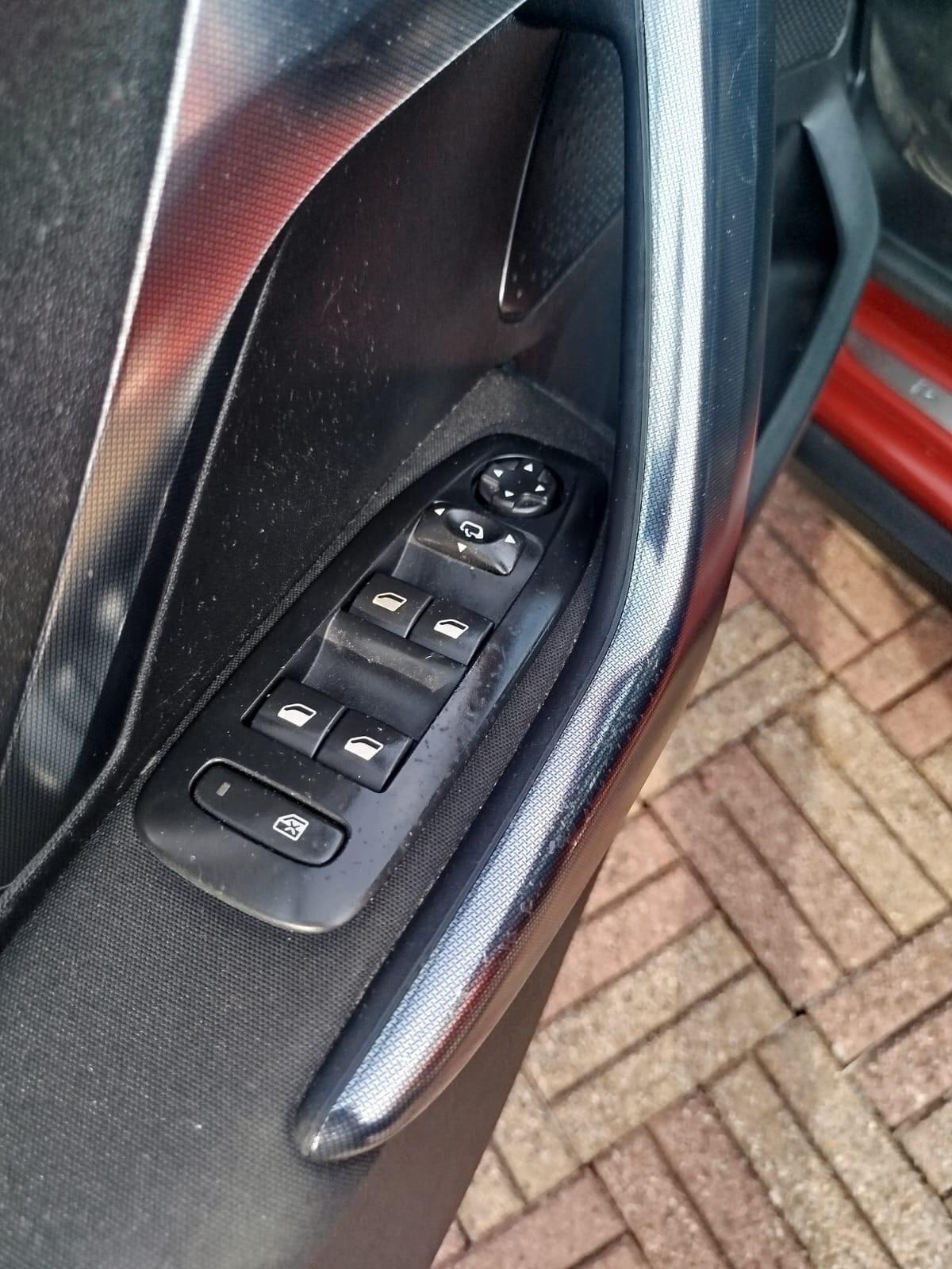 Peugeot 2008 1.6 e-HDi 115 CV Stop&Start Allure