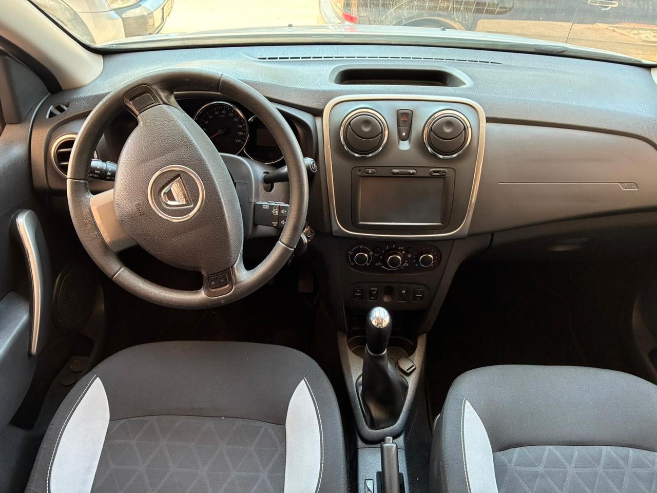 Dacia Sandero Stepway 1.5 dCi90CV perfetta-16