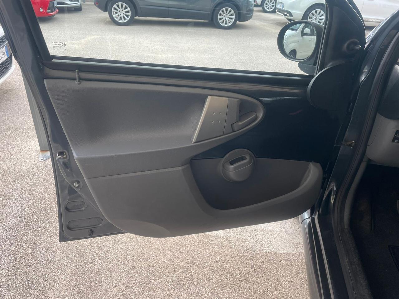 Toyota Aygo 1.0 12V VVT-i 5 porte Sol