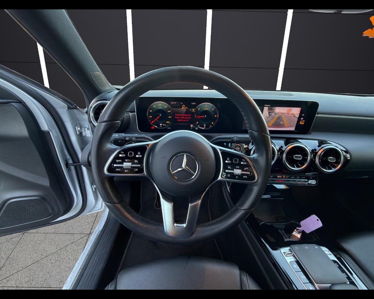 Mercedes-Benz Classe A (W177) - A 180 d Automatic Business