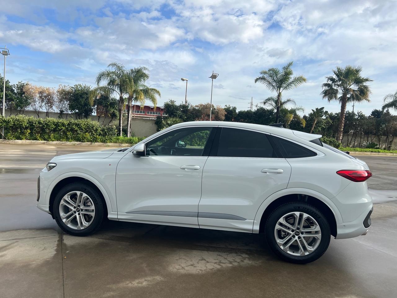 Audi Q5 Spb Sline possibilità noleggio no scoring