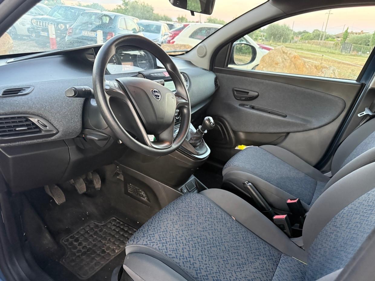 Lancia Ypsilon 1.0 FireFly 5 porte S&S Hybrid Silver