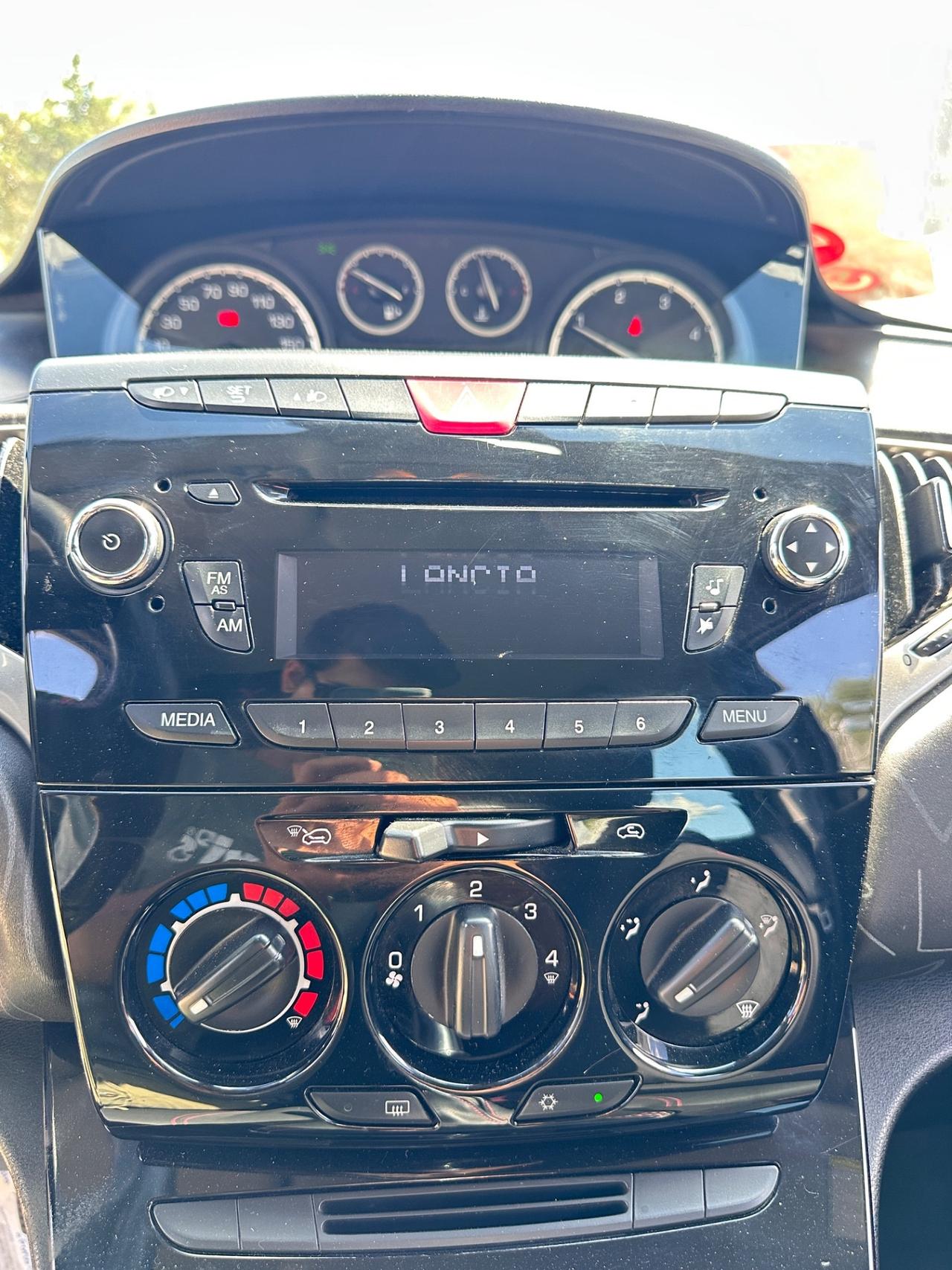 Lancia Ypsilon 1.3 95 cv elefantino viola-Mod.2014