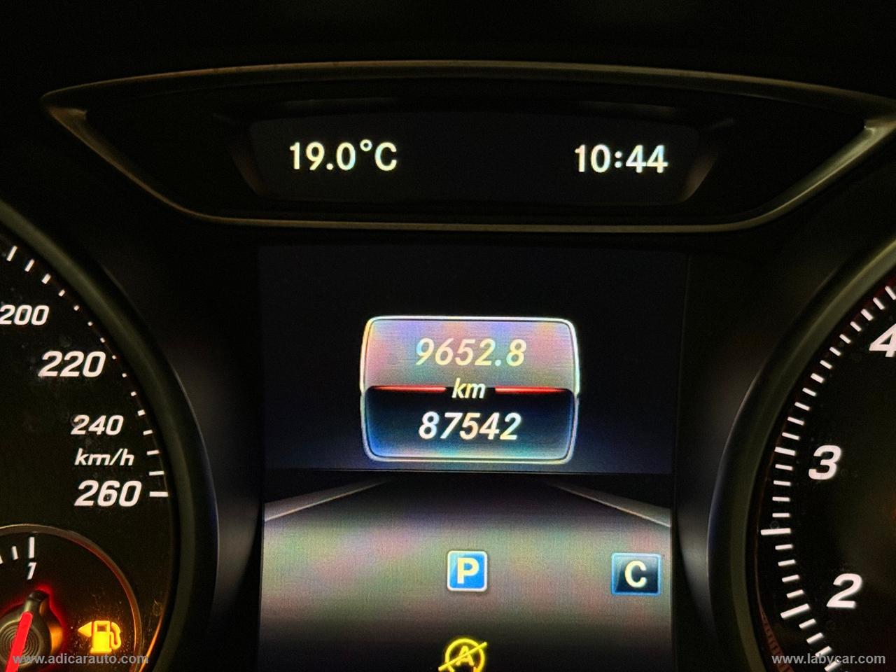 MERCEDES-BENZ GLA 180