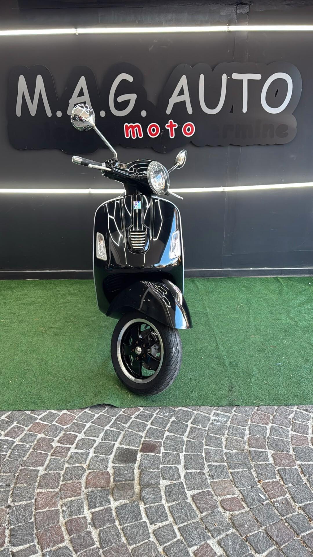 Piaggio Vespa 300 GTS