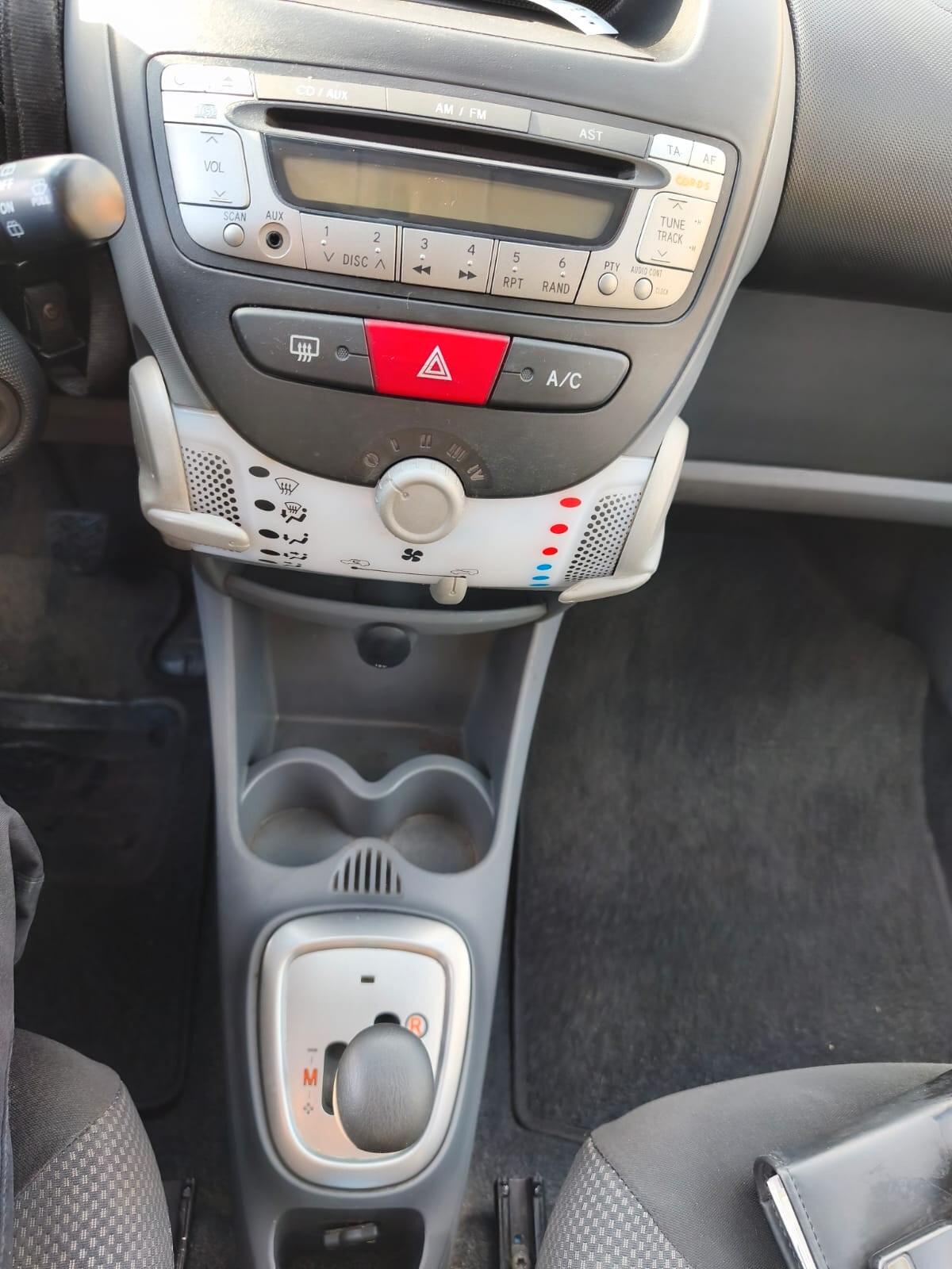 Toyota Aygo 1.0 12V VVT-i 5 porte Sol AUTOMATICA